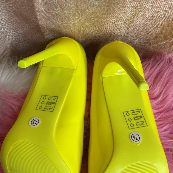 Beast Fashion Patent Leather Stiletto Pumps NWOB - Picture 6 of 6